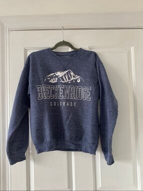 breckenridge Navy Blue unisex Crewneck Sweatshirt with Mountain Graphic size M